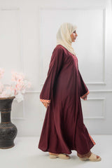 woman wearing an stylish abaya with a walking pose