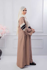 woman with side pose while wearing beige colour abaya