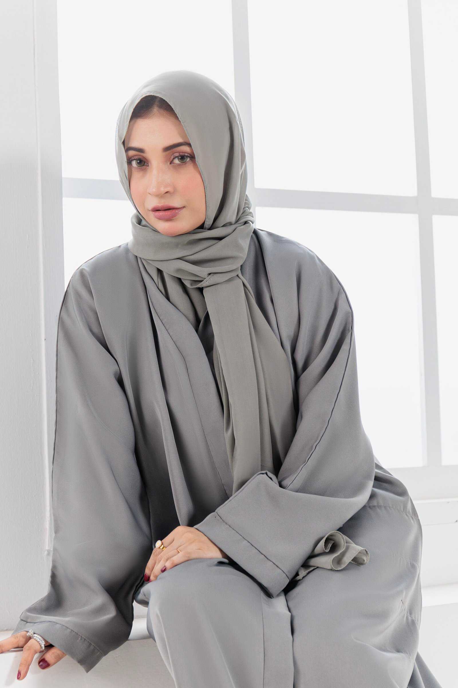 Pakiza Abaya