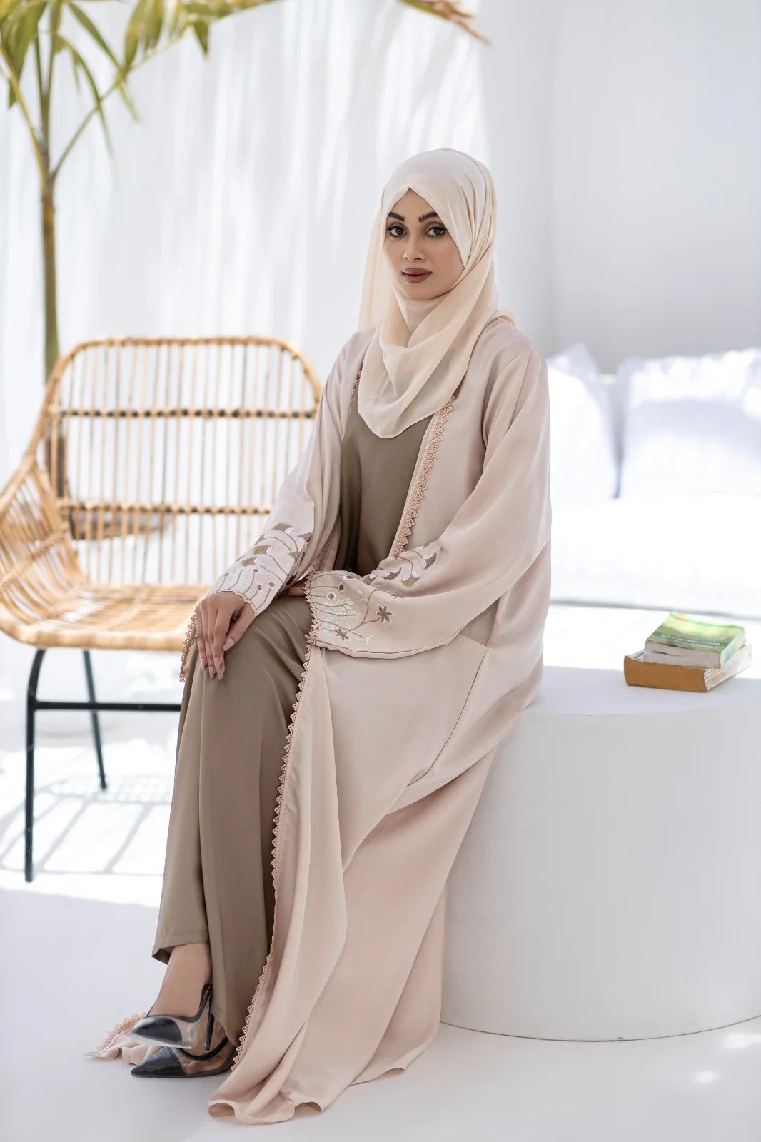Lyra Abaya