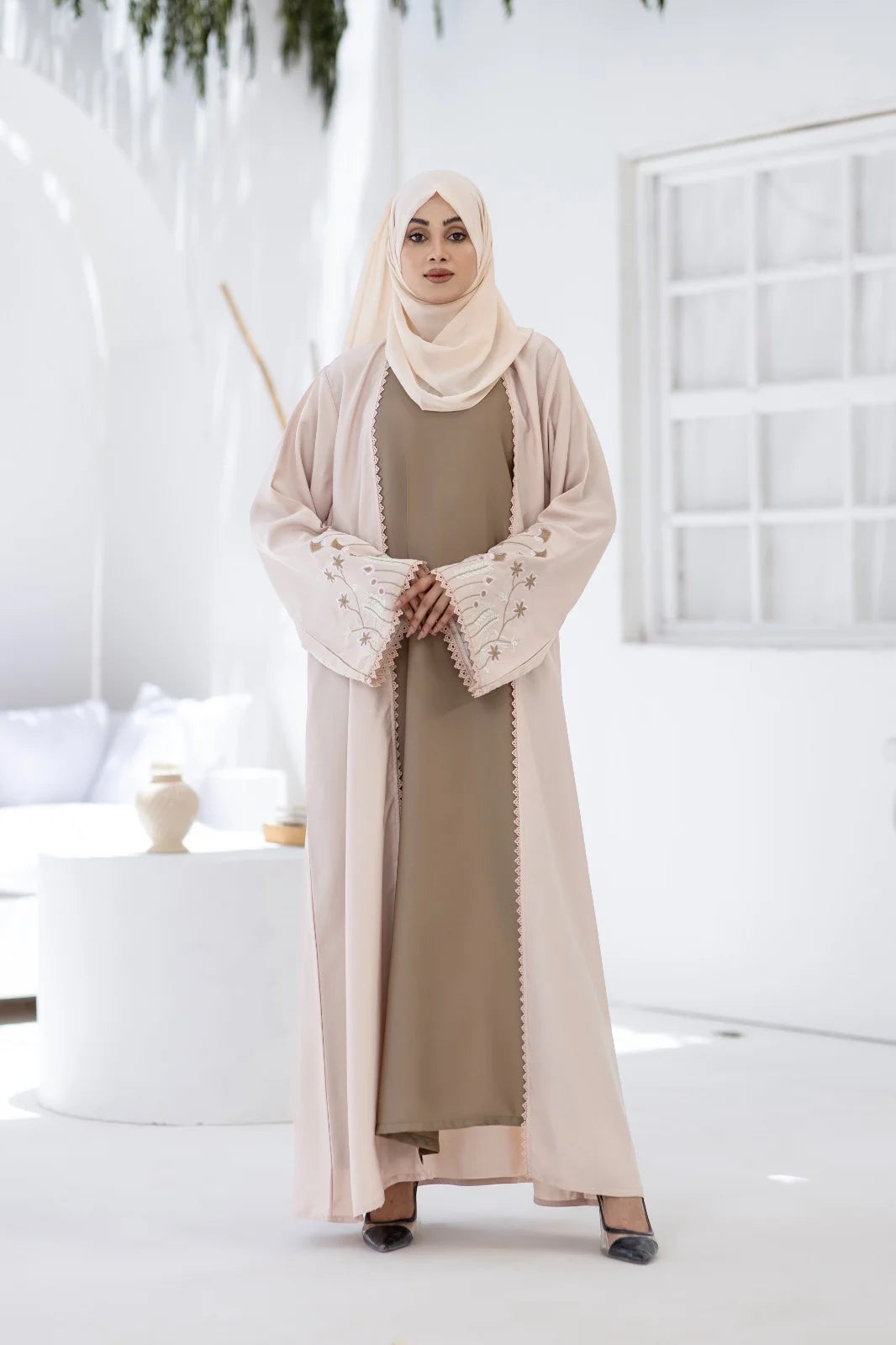 Lyra Abaya